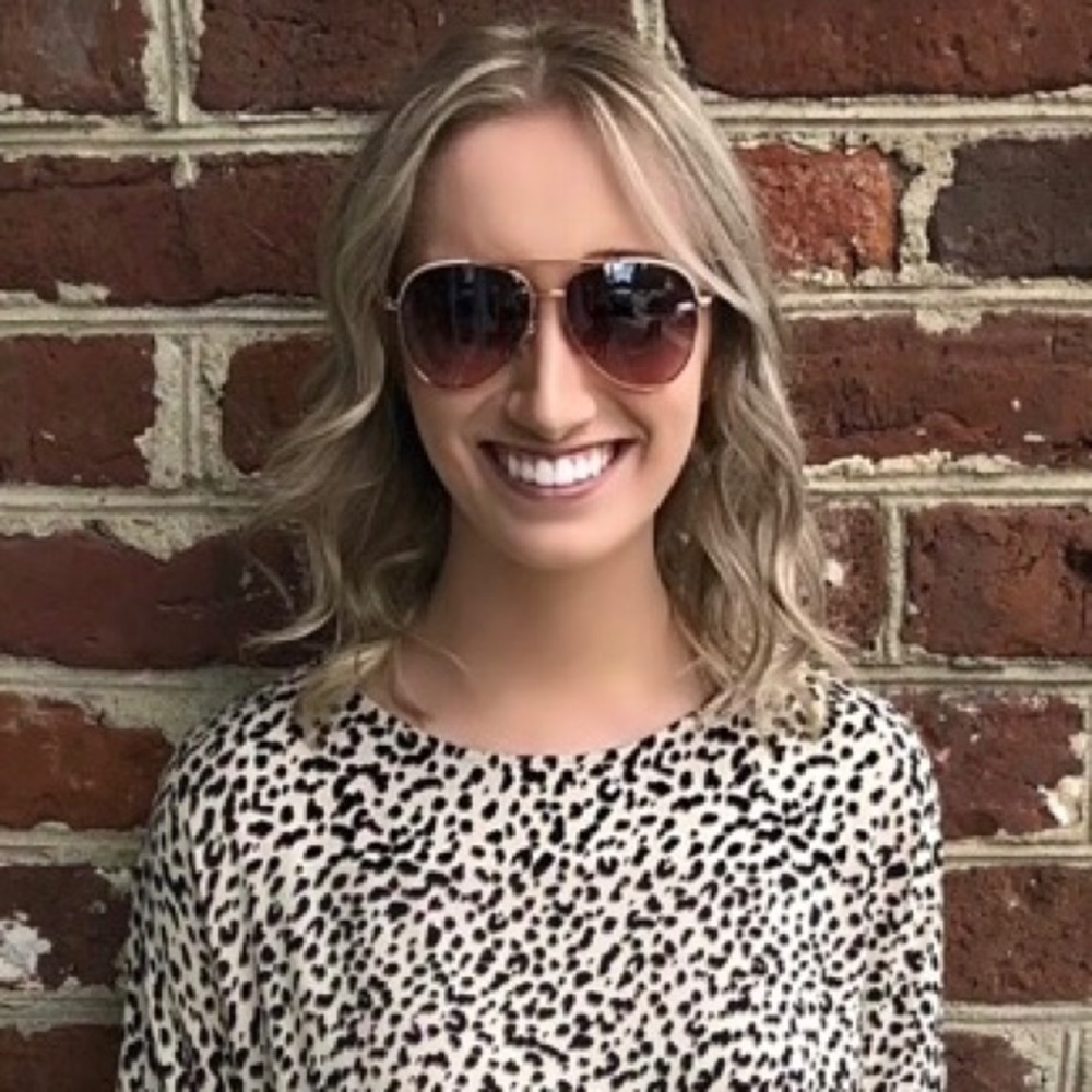 Meet your Poshmark Ambassador, Susan ❤️